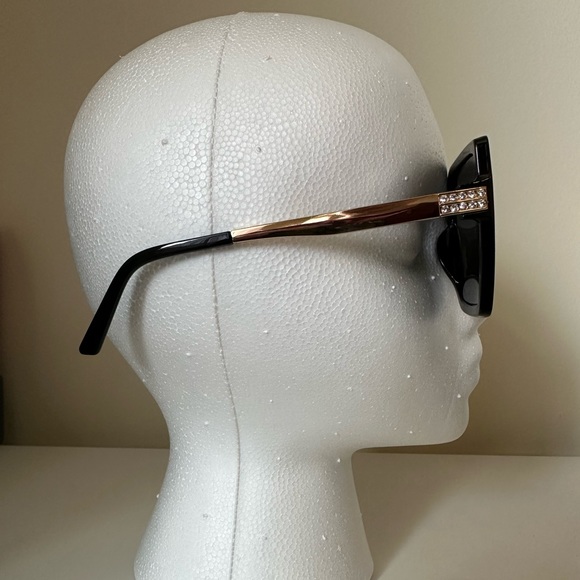 NEW one size fits most STYLISH SUNGLASSES - Picture 4 of 4